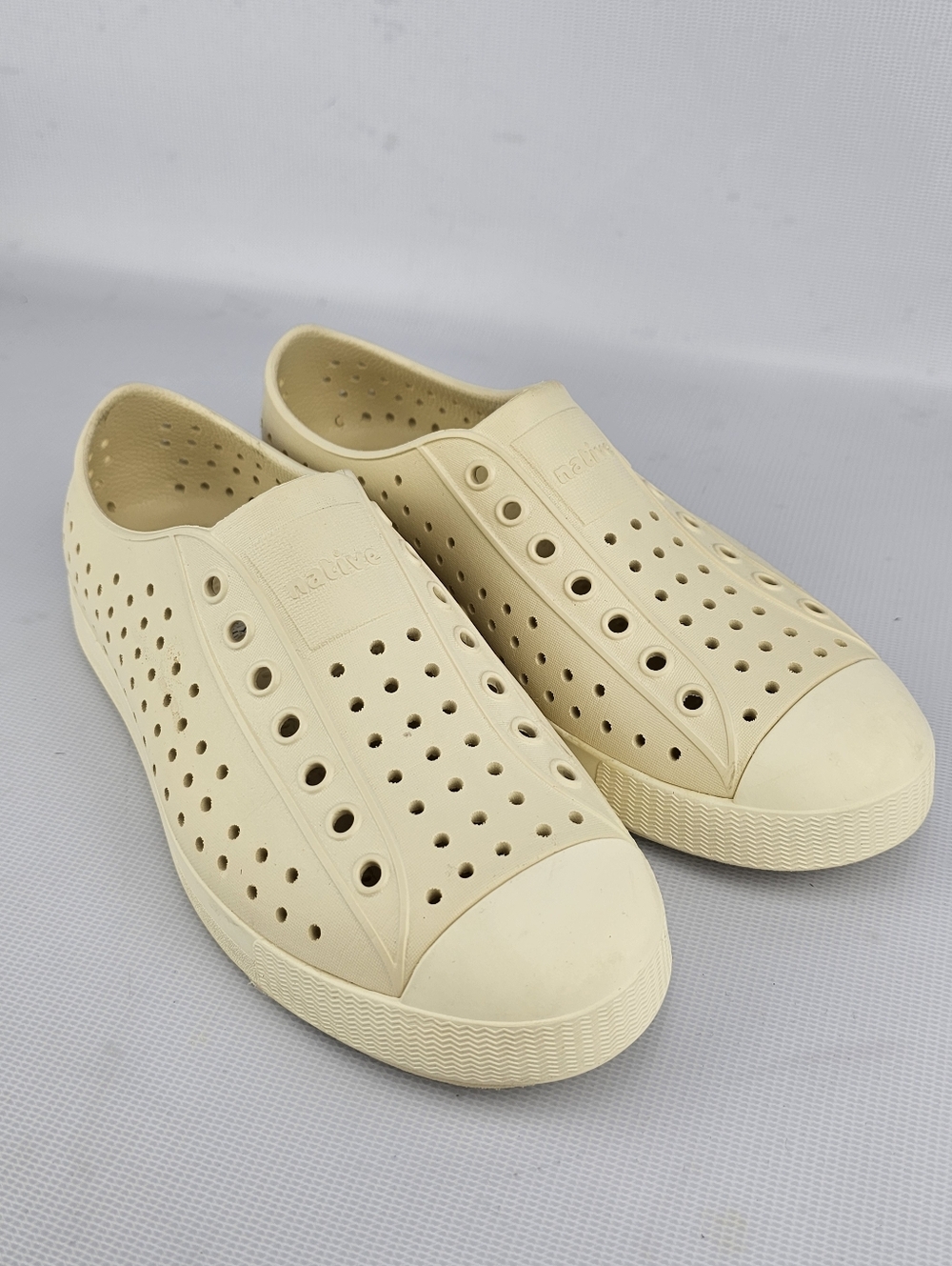 Native Shoes Jefferson Slip-on Sneakers Beige Youth Size 4 Unisex